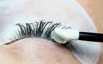 Demontarea Extensiilor de Gene