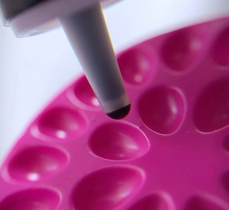 Cum păstram adezivul pentru extensii de gene?